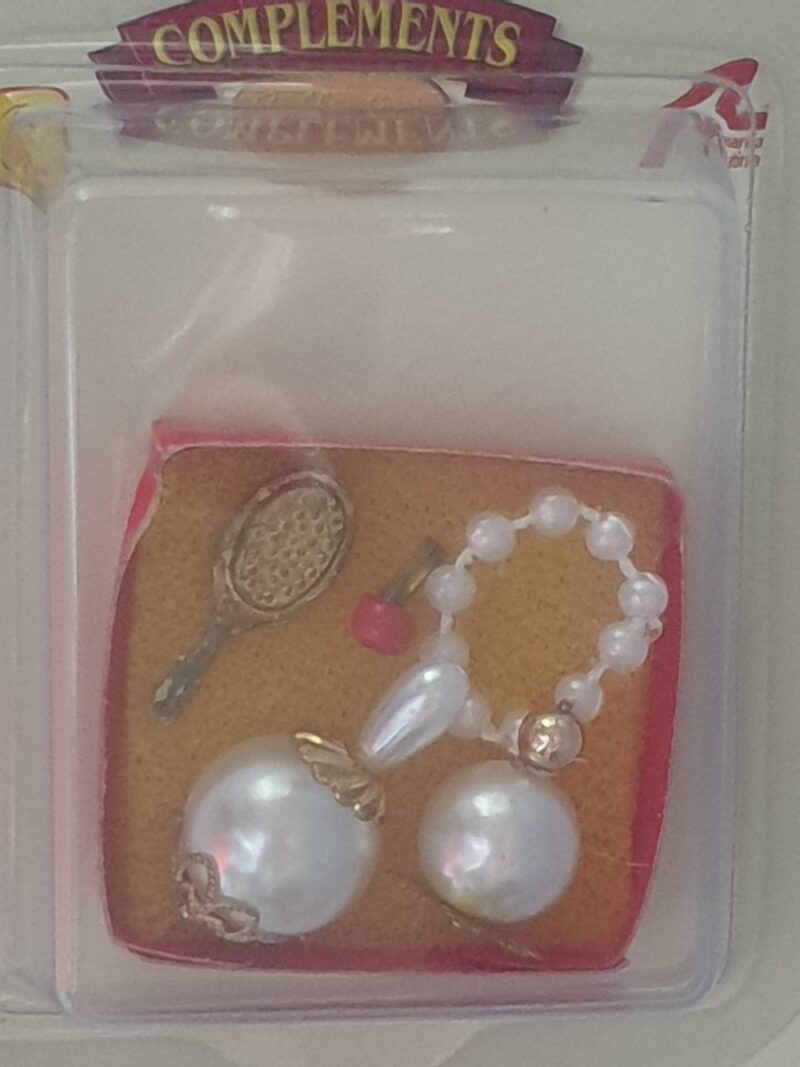 Ladies accessories in box