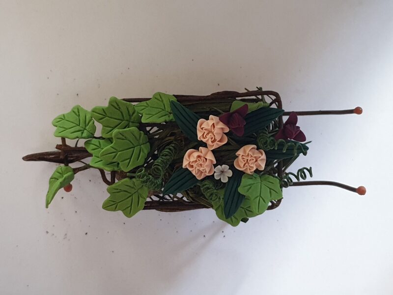 Ornate garden planter - pink - Image 2