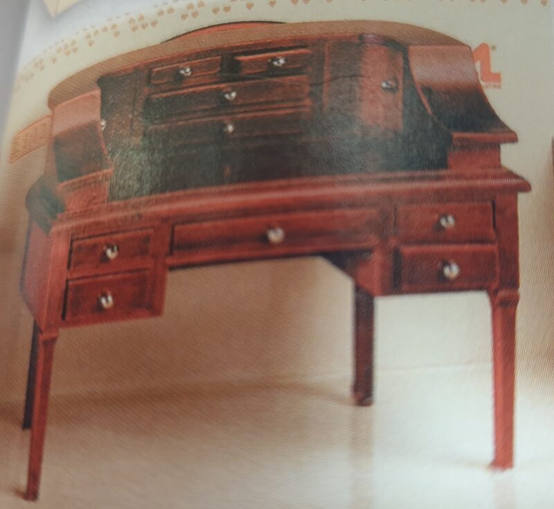 Desk - opening drawers