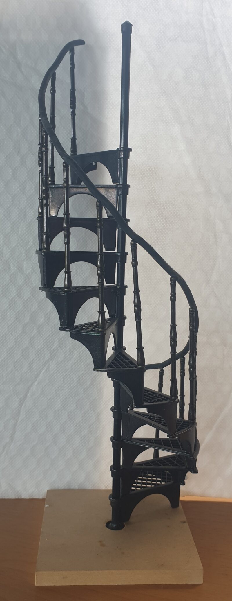 Spiral staircase - metal - Image 4