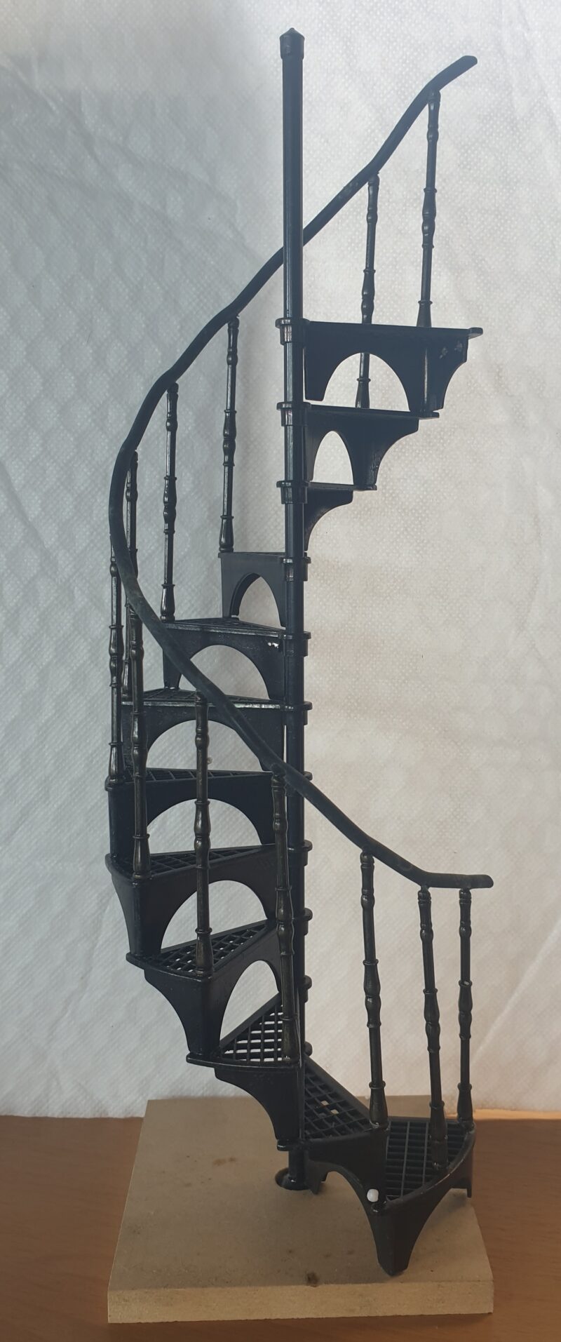 Spiral staircase - metal - Image 3