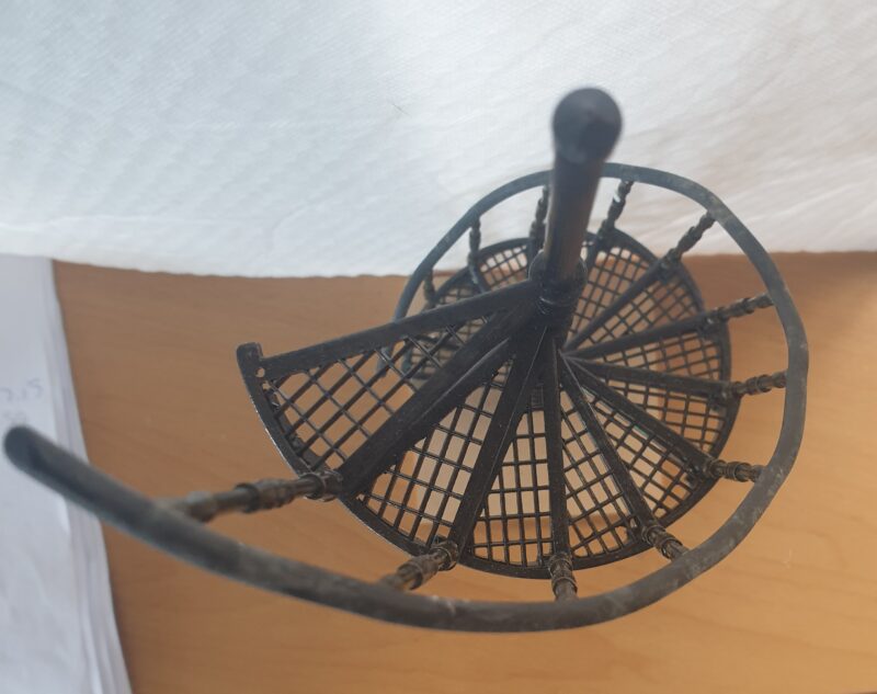 Spiral staircase - metal - Image 5