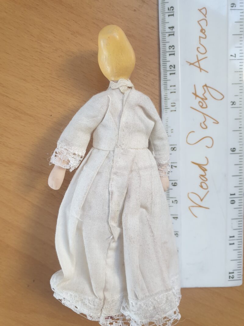 Lady - posable - Image 2