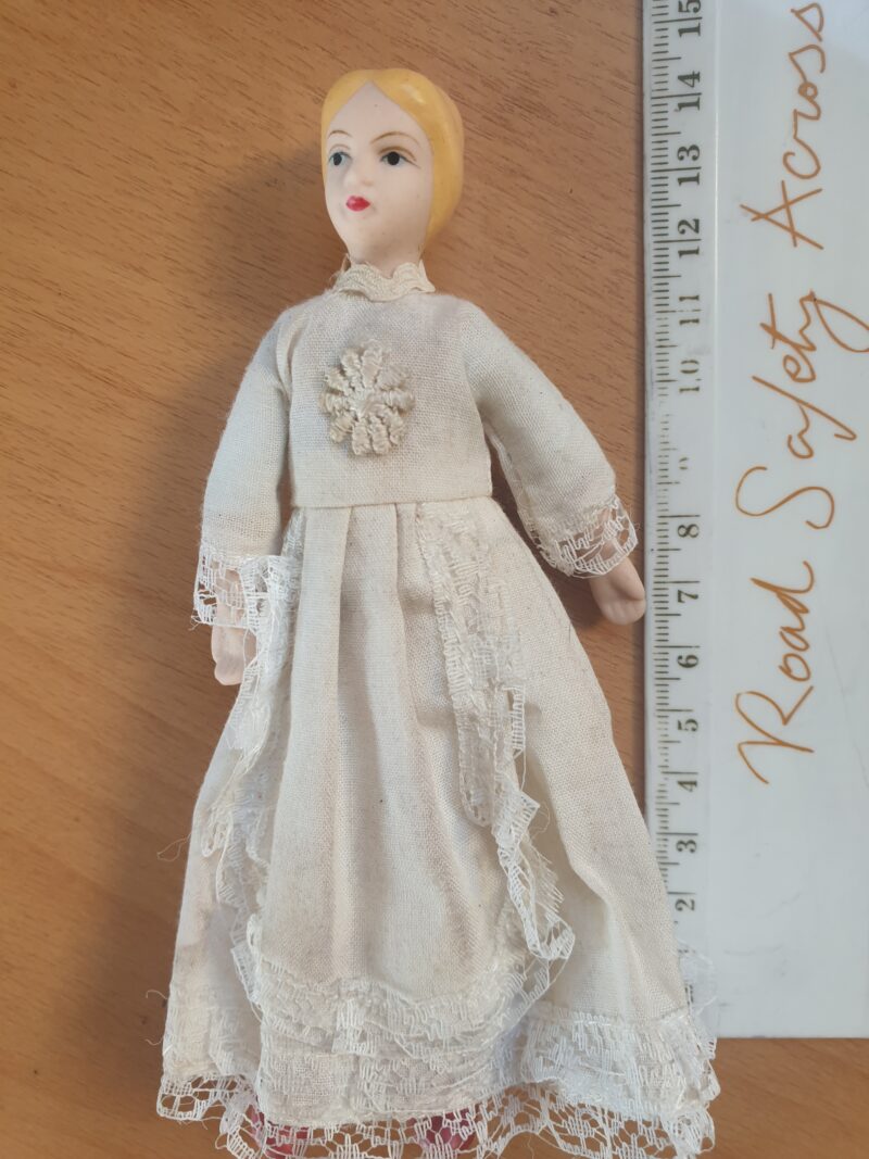 Lady - posable