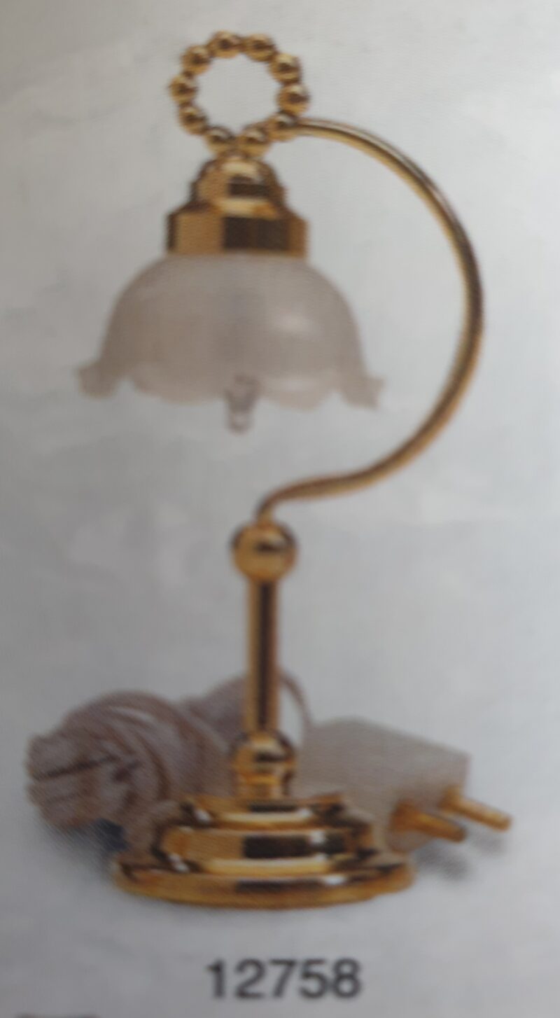 Table lamp - scalloped shade